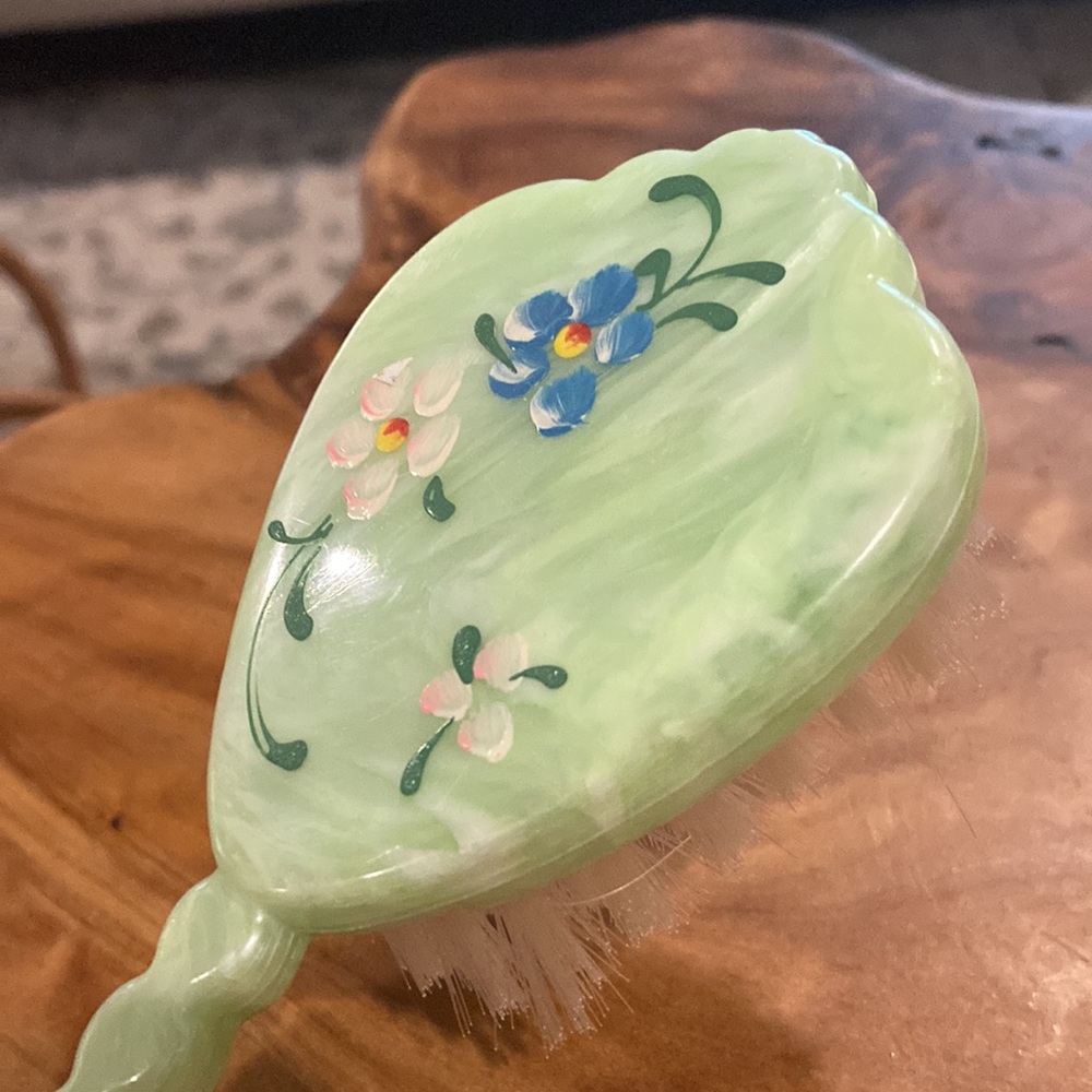 Vintage 1950s swirled hand painted lucite Green Handheld baby brush. So sweet. - Picture 5 of 7